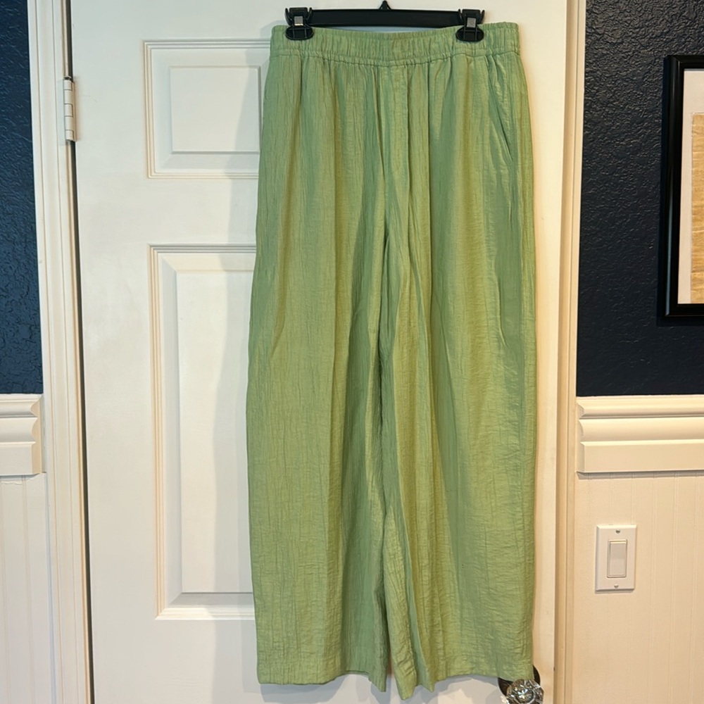 Madewell full legged crinkle pant! Like new size Medium